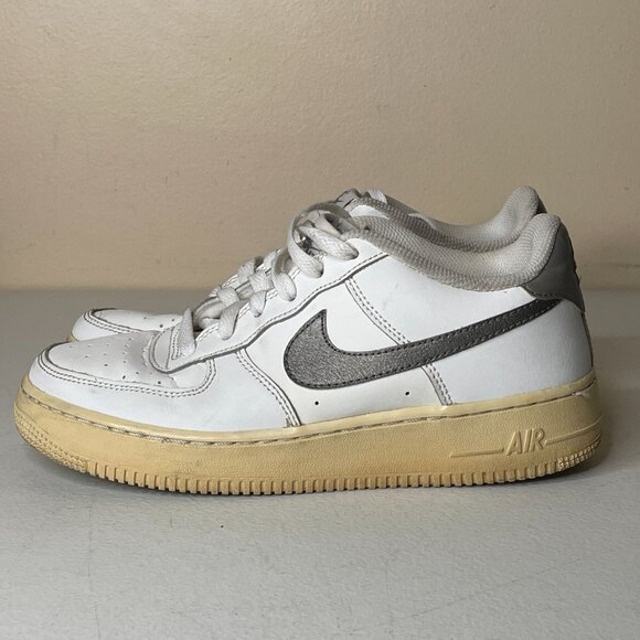 Nike Air Force 1 White Chrome Cream Sneakers Size 6 Youth EU 38.5 - Picture 4 of 16
